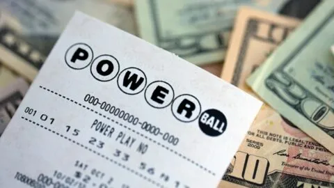 De una abuela de Kentucky a una diseñadora de Maryland: las historias de los ganadores más recientes de Powerball