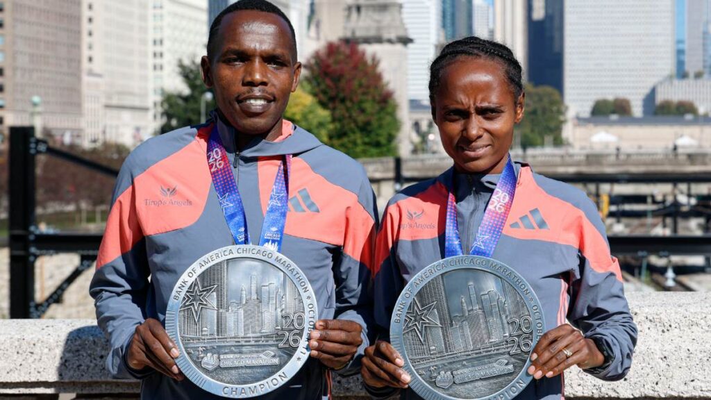 Jorge Luis Cruz batió el récord mexicano de maratón en Chicago. Amos Kipruto ganó la rama varonil y Hawi Feysa la femenil.
