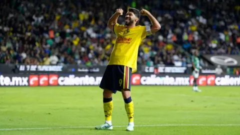Henry Martín levanta la mano en la Liga MX y la Selección Mexicana