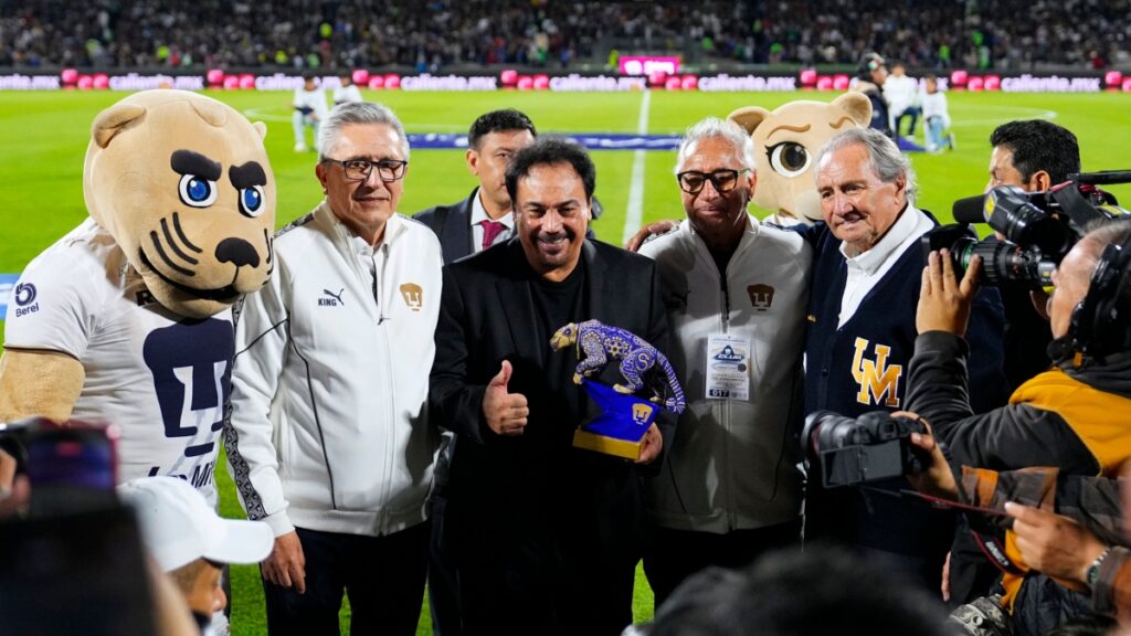 ¡50 años de leyenda! Pumas reconoce a Hugo Sánchez previo al duelo ante Tigres