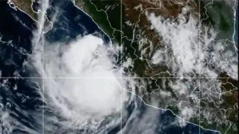 Frente frío 2 y huracán Simón impactan simultáneamente a México: estos son los estados afectados