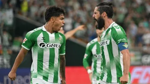 Betis se mete al Top 3 de LaLiga gracias al doblete de Isco; Fidalgo se queda en la banca