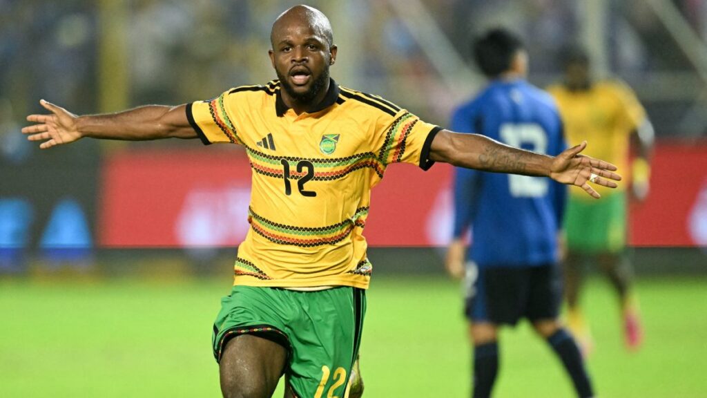 Javon East en festejo de gol con Jamaica