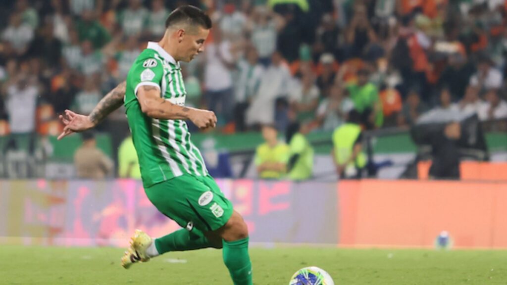 James Rodríguez jugando con Atlético Nacional.