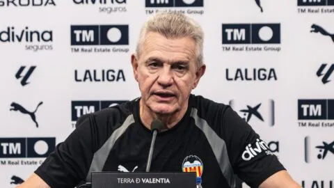 Javier Aguirre responde a la visita del agente de Erik Lira al Valencia: "Fue una casualidad"