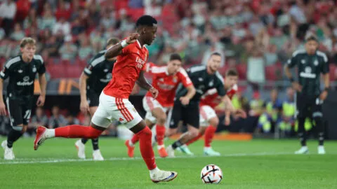 Jhon Jáder Durán gana duelo de colombianos en Europa League: doblete con Benfica ante Celtic