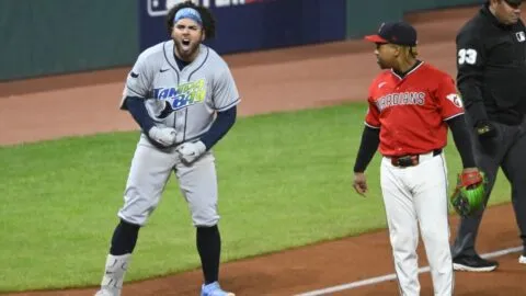 Jonathan Aranda brilla ante Guardians y Rays empatan la Serie de Campeonato de la Liga Americana