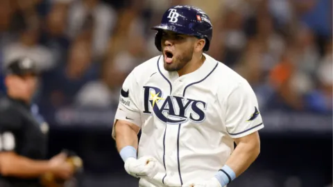 Jonathan Aranda pone acento mexicano al sueño de los Rays en la postemporada