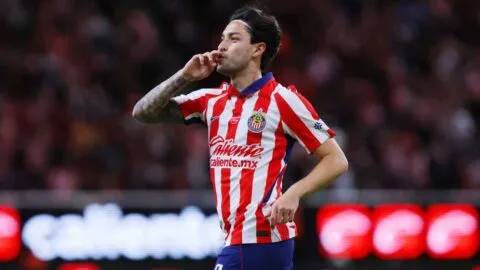 Jordan Carrillo aparece con su primer gol y Chivas evita la derrota ante Tigres