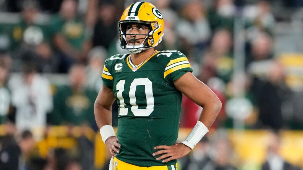 Jordan Love durante el partido entre Packers y Falcons, NFL 2026