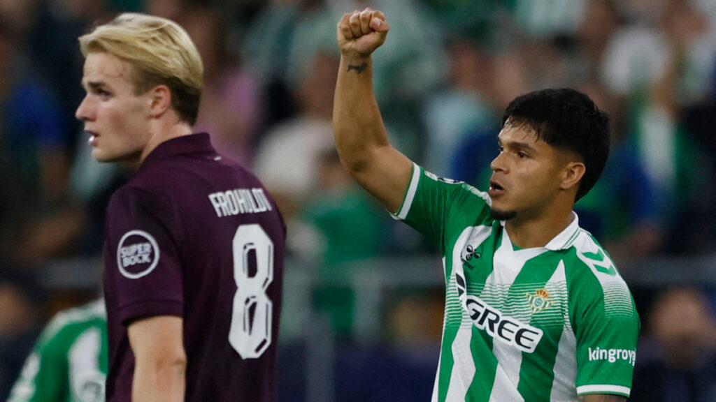 Juan Camilo 'Cucho' Hernández anotó en la victoria del Betis