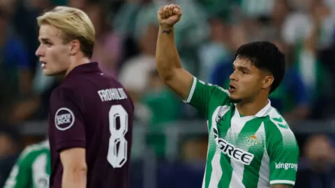 Juan Camilo 'Cucho' Hernández empuja al Betis a hacer historia en Champions League