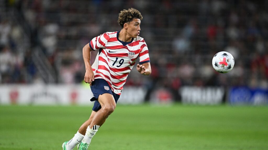 Julian Hall jugador de la Selección de Estados Unidos