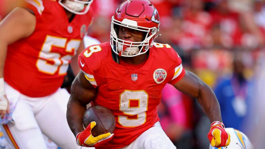 Kenneth Walker durante el Chargers vs Chiefs, NFL 2026