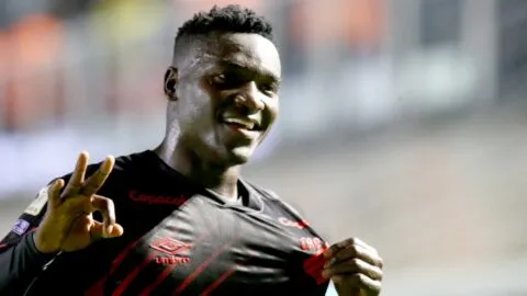 El rey del gol en Brasil: Kevin Viveros domina el Brasileirao
