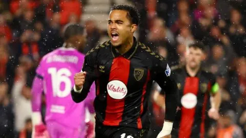 Bournemouth vence al Milan con dos penaltis y mantiene paso perfecto en la Europa League