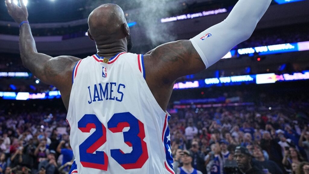 LeBron James debutará con Philadelphia el 20 de octubre ante los Knicks.