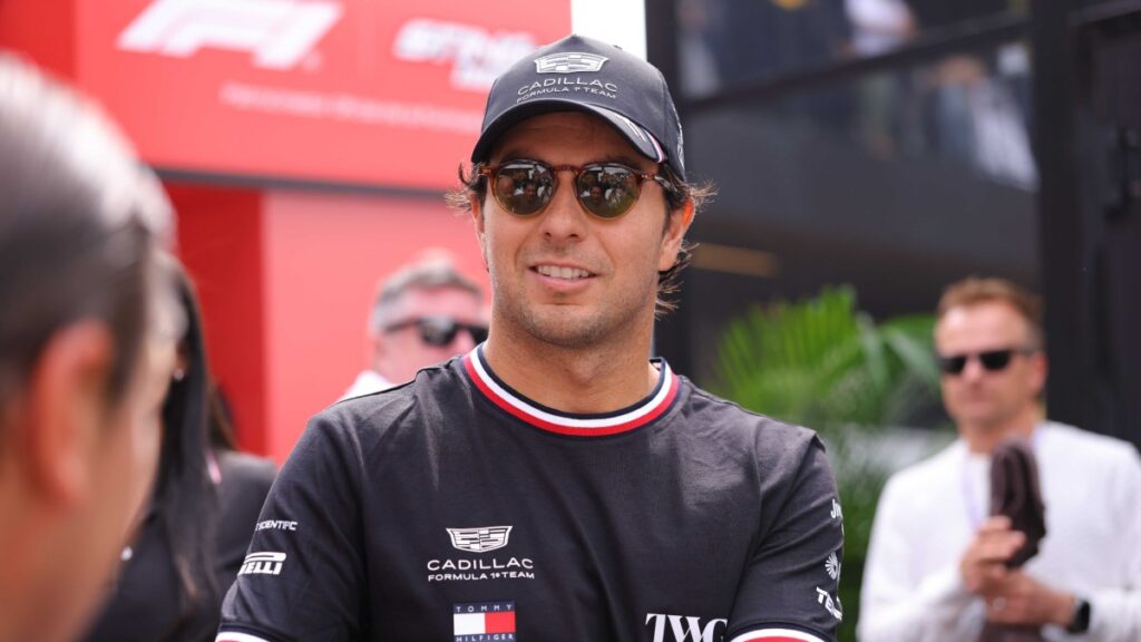 ¡Llegó Checo Pérez! El mexicano aparece en el Autódromo Hermanos Rodríguez para las prácticas libres