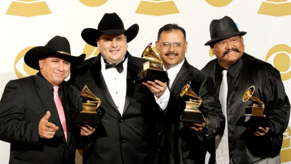 La banda ganadora del Grammy llevó el acordeón y el bajo sexto al Tiny Desk de NPR con cinco canciones que recorren la tradición del conjunto tejano.