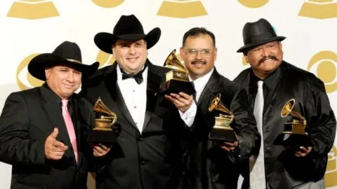 Los Texmaniacs llevan el sonido del conjunto tejano al Tiny Desk de NPR
