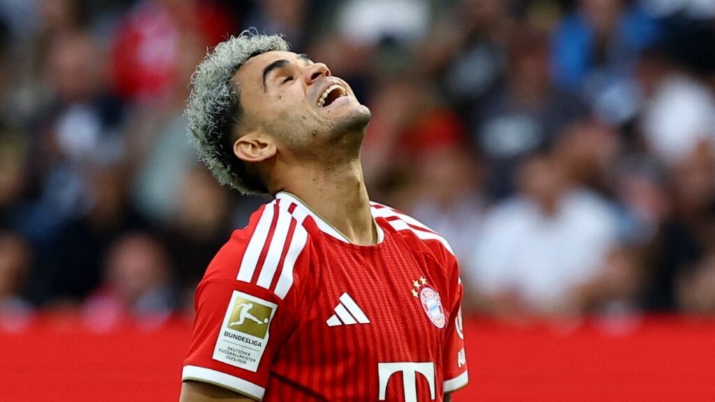 Luis Díaz lamentándose por un fuera de lugar