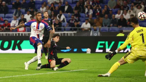 Olympique de Lyon sufre más de la cuenta pero suma una victoria importante contra Crystal Palace