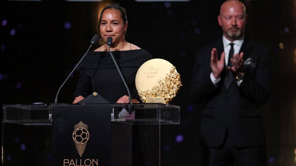Charlyn Corral abre el camino del fútbol mexicano en el Balón de Oro