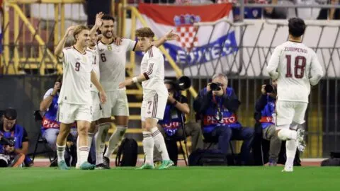 Mikel Merino orquesta la remontada de último minuto de España a Croacia