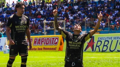 Suchitepéquez y Mixco protagonizaron un empate vibrante tras la suspensión por lluvia