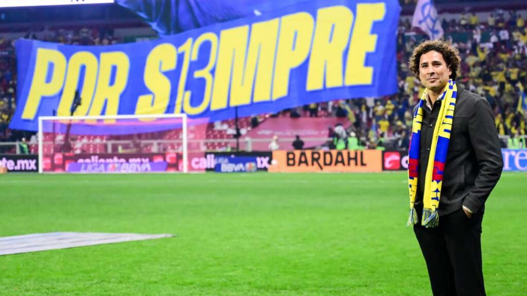 ¡Hasta las lágrimas! Guillermo Ochoa recibe un homenaje inolvidable con América
