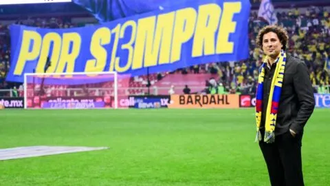 ¡Hasta las lágrimas! Guillermo Ochoa recibe inolvidable homenaje con América