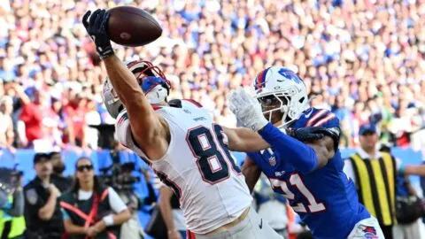 Maye le gana la partida a Allen y los Patriots conquistan Buffalo