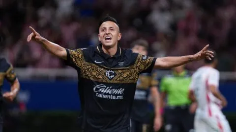 Chivas vence a Necaxa con un autogol y rompe su mala racha en el Apertura 2026