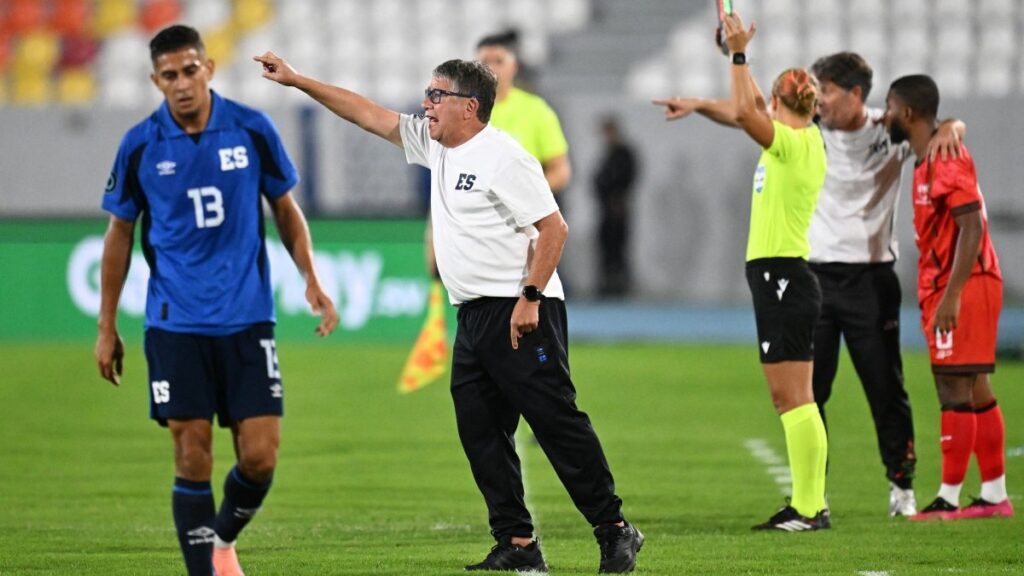 'Bolillo' se juegan gran parte de su continuidad con El Salvador frente a Jamaica