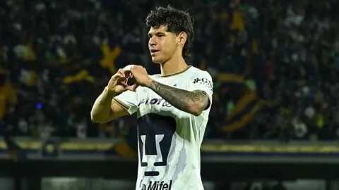 Pumas mueve sus piezas para quedarse con Robert Morales: ya hay negociaciones