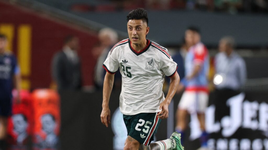 Roberto Alvarado lidera el ataque de Chivas