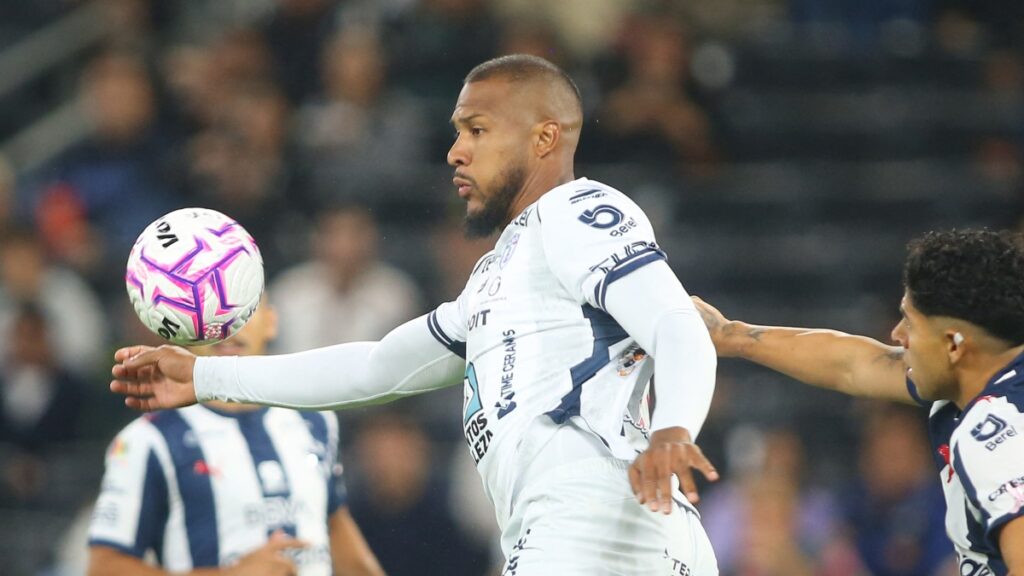 Salomón Rondón delantero de Pachuca