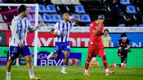 ¡Remontada de locura! Pachuca rescata el empate ante Necaxa con doblete de Salomón Rondón