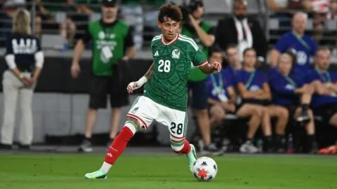 De llorar con su mamá, a ser titular con México: el sueño de Santiago Sandoval