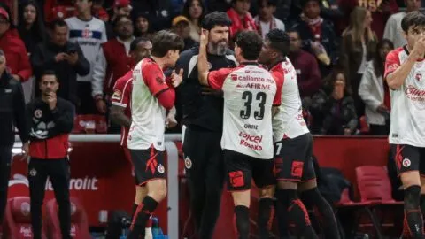 ¿Hasta 15 partidos sin dirigir? Sebastián Abreu se expone a una dura sanción tras su expulsión ante Toluca