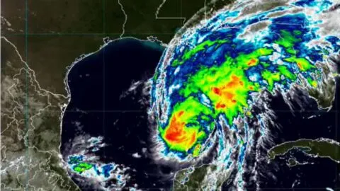 SEP: estos estados suspenden clases por la tormenta tropical Simón y el huracán Isaías