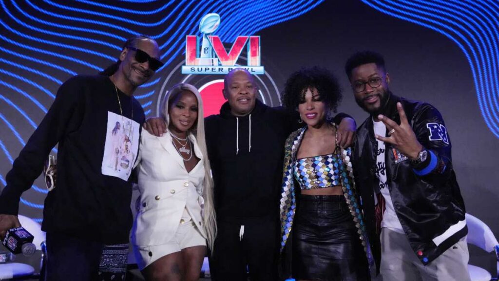 Snoop Dogg, Mary J. Blige y Dr. Dre en la rueda de prensa del show del medio tiempo del Super Bowl LVI