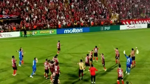 Alajuelense sufre pero supera a Motagua para clasificar a la gran final de la Centroamericana 2026