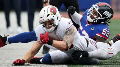 ¡Vergonzoso! Árbitro insulta a Trey McBride durante el Giants vs Cardinals y las cámaras lo exponen