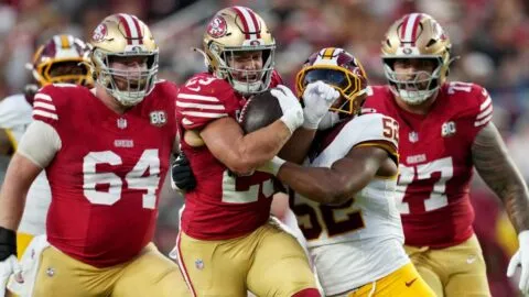 McCaffrey colabora con dos TD y San Francisco alarga marca perfecta con triunfo ante Commanders