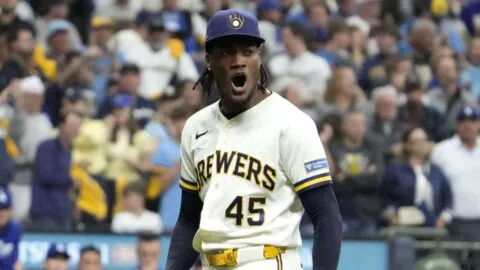 Brewers remontan ante Dodgers y toman ventaja en el Juego 1 de la Serie de Campeonato
