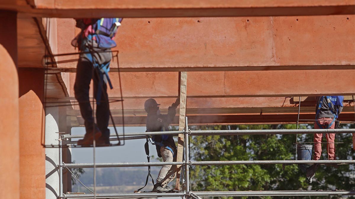 Evita multas, tramita permisos para construir