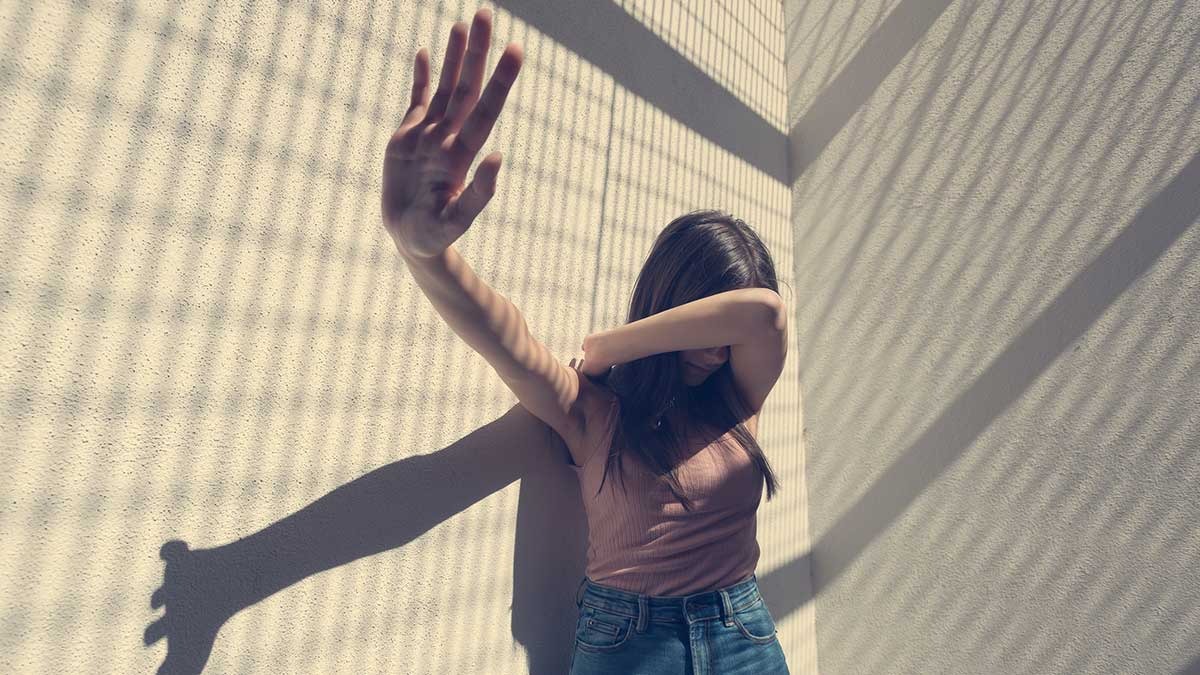 "Me metieron la mano": Policías de Tijuana manosean a mujer en cateo de auto