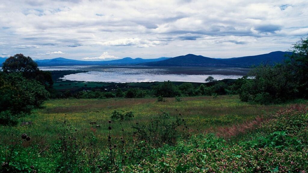 Panorámica de Yuriria, Guanajuato, donde se destaca su lago