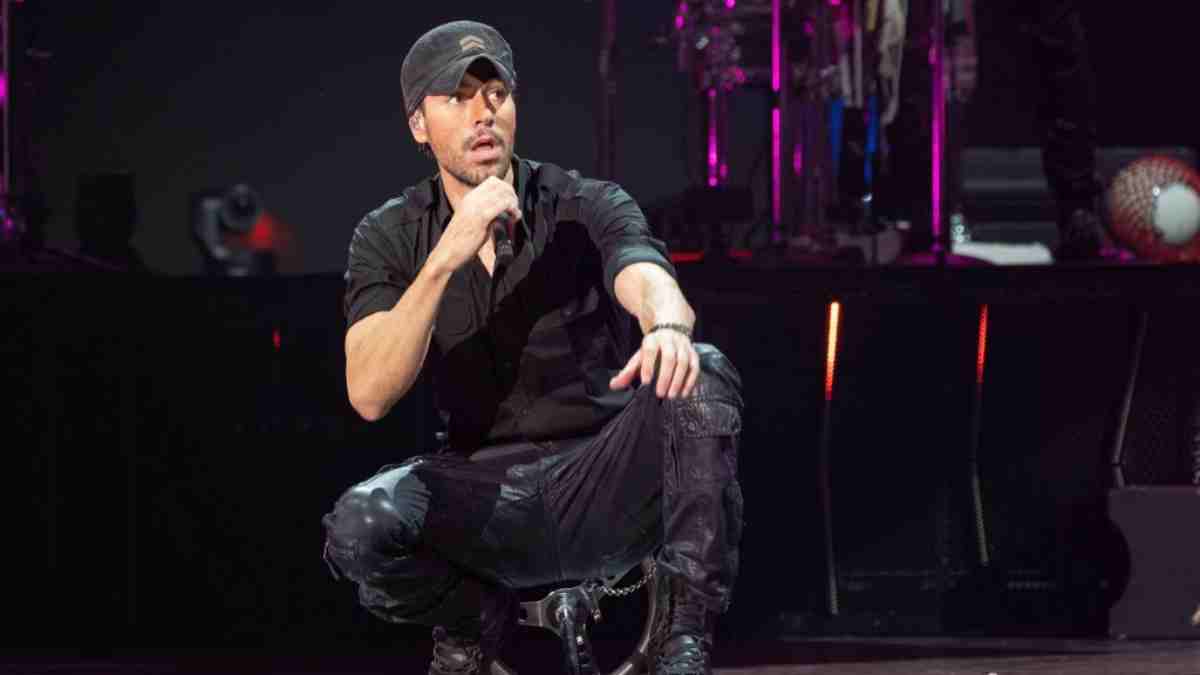 Enrique Iglesias dice que nunca lo invitaron a la FENAPO